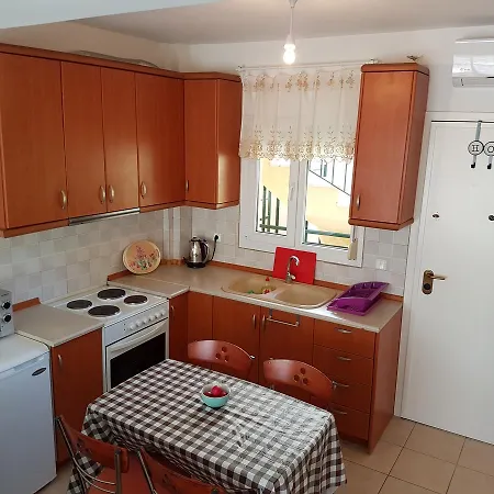 Dina's Nea Skioni